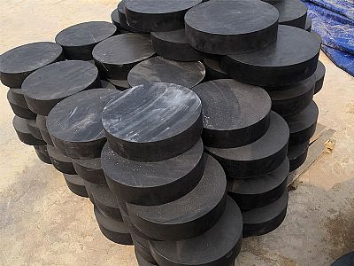 保靖县板式橡胶支座由若干层橡胶片与薄钢板经加压硫化